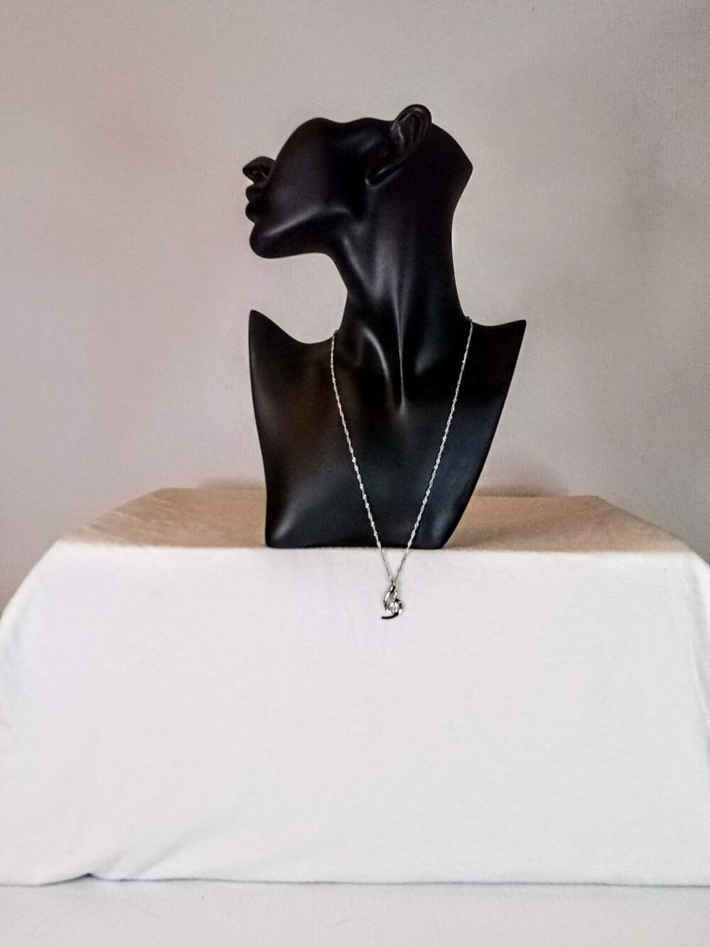 New Silver Ribbon Necklace